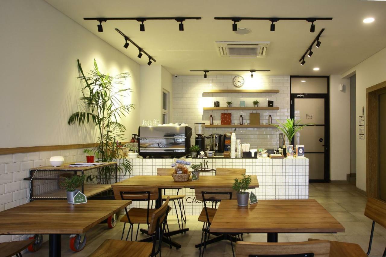 Hotel Casa Living Senayan Giacarta Esterno foto